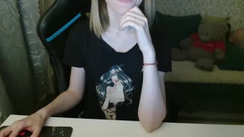 AngelCute32 online show from November 19, 2025, 3:23 pm