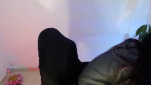 Snapshot of angele_johnson chatting on October 1, 2025, 7:42 pm angele online show from October 1, 2025, 7:42 pm