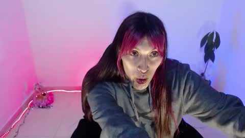 Snapshot of angele_johnson chatting on October 29, 2025, 7:37 pm angele online show from October 29, 2025, 7:37 pm