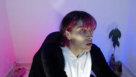 angele online show from November 4, 2025, 1:32 pm