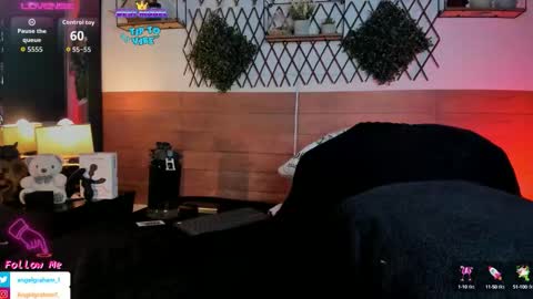 Angel online show from October 14, 2025, 6:52 pm