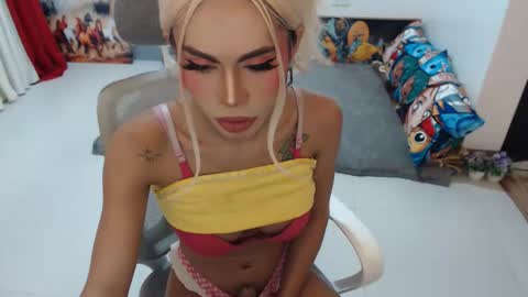 DIVINE ANGEL online show from November 13, 2025, 12:20 am