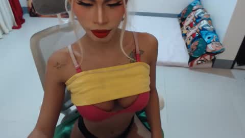 DIVINE ANGEL online show from January 14, 2026, 2:06 am