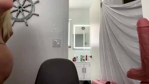 angelicalexa online show from November 17, 2025, 4:13 pm