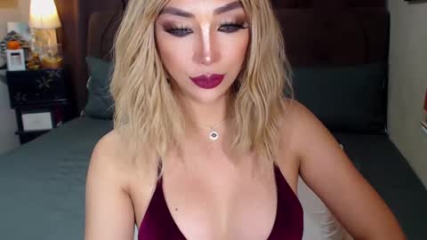 MS. AMALIA online show from February 19, 2025, 9:50 am