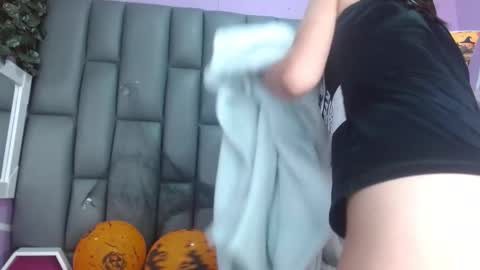 Snapshot of angelina_ny chatting on October 16, 2025, 2:18 pm    ANGELINA    online show from October 16, 2025, 2:18 pm