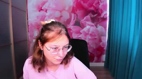 AngelinaLow online show from September 16, 2025, 11:33 am