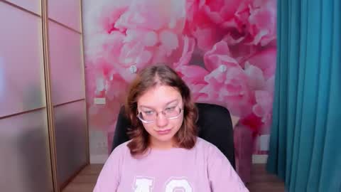 AngelinaLow online show from November 6, 2025, 12:28 pm