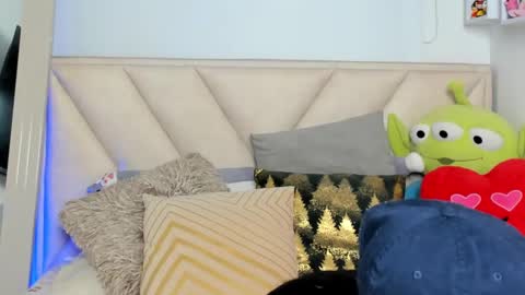 Angeline Smith  online show from December 6, 2024, 10:27 am