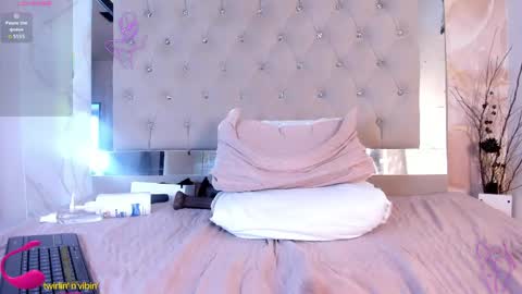 Snapshot of angeline_blake chatting on May 5, 2026, 8:28 pm Angeline online show from May 5, 2026, 8:28 pm