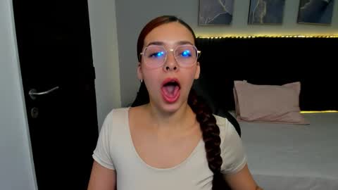 angeline_davies online show from February 5, 2026, 4:17 am