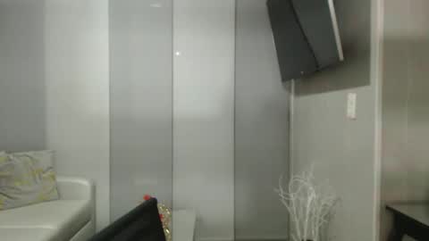 angelinna_12 online show from October 10, 2025, 4:33 am