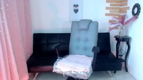 angela online show from March 11, 2025, 8:09 pm