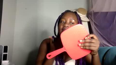 angelkyla online show from November 26, 2025, 6:36 am