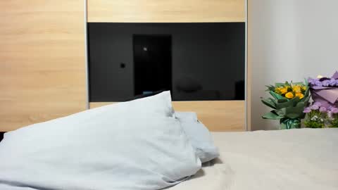 KrystyYo online show from February 12, 2025, 7:23 am