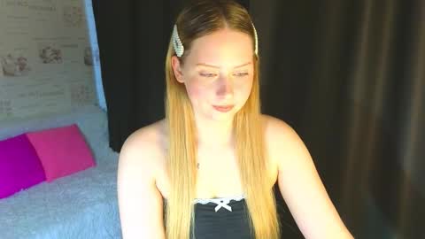 Snapshot of angellisss chatting on September 24, 2025, 9:45 am Cutie online show from September 24, 2025, 9:45 am