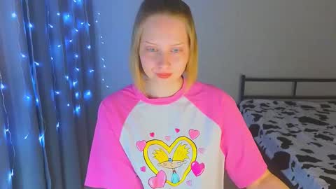 Cutie online show from November 26, 2025, 8:59 am