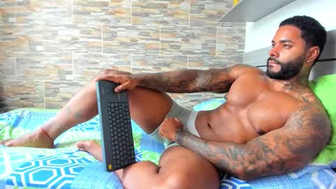 angelo_evans33 online show from October 23, 2025, 4:39 pm