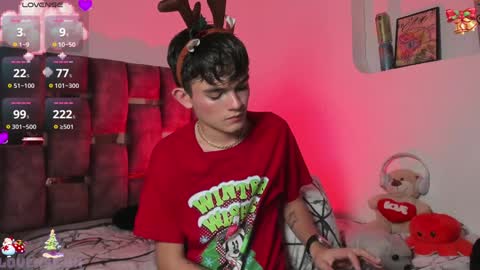 Snapshot of angelocute_ chatting on December 15, 2024, 7:02 am Angelo I work from home this is my room  online show from December 15, 2024, 7:02 am