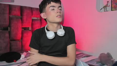 Snapshot of angelocute_ chatting on January 4, 2025, 5:37 am Angelo I work from home this is my room  online show from January 4, 2025, 5:37 am