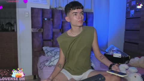Snapshot of angelocute_ chatting on January 25, 2025, 10:39 pm Angelo I work from home this is my room  online show from January 25, 2025, 10:39 pm