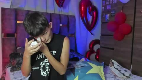 Snapshot of angelocute_ chatting on February 20, 2025, 6:17 am Angelo I work from home this is my room  online show from February 20, 2025, 6:17 am