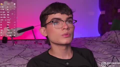 Snapshot of angelocute_ chatting on October 17, 2025, 7:33 am Angelo I work from home this is my room  online show from October 17, 2025, 7:33 am