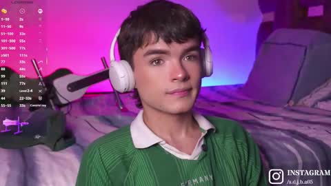 Angelo I work from home this is my room  online show from October 27, 2025, 3:21 am