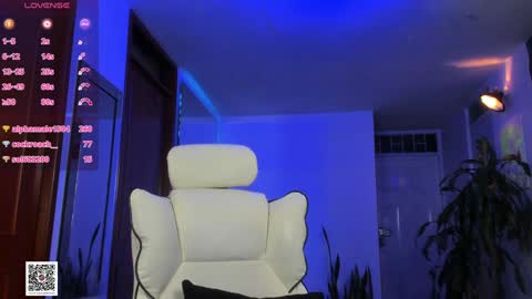 Snapshot of angeloferro1 chatting on December 21, 2024, 3:58 am Angelo Ferro online show from December 21, 2024, 3:58 am