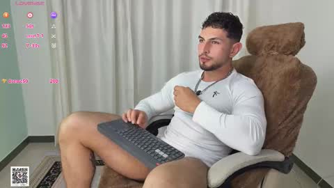 Snapshot of angeloferro1 chatting on September 18, 2025, 2:02 am Angelo Ferro online show from September 18, 2025, 2:02 am