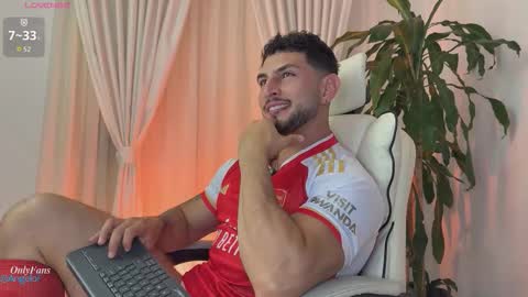 Snapshot of angeloferro1 chatting on October 5, 2025, 1:59 am Angelo Ferro online show from October 5, 2025, 1:59 am