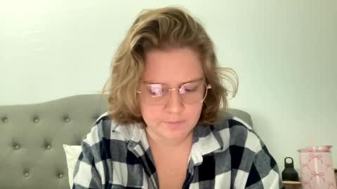 Snapshot of angeloflight273360 chatting on February 14, 2025, 5:36 pm Angel of Light online show from February 14, 2025, 5:36 pm