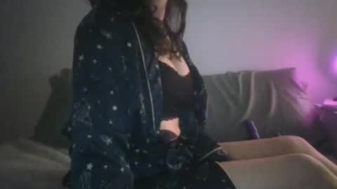 angelrrm online show from November 11, 2025, 4:40 pm