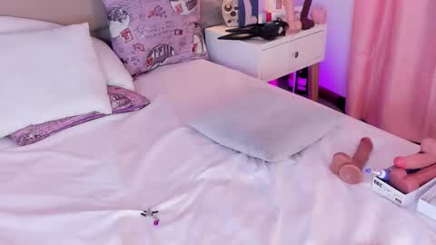 Angela online show from November 1, 2025, 5:04 pm