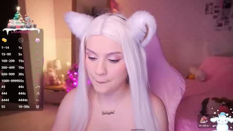 Snapshot of angelytaxx chatting on December 1, 2025, 6:29 am Angel online show from December 1, 2025, 6:29 am