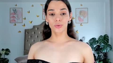 Anabella online show from April 16, 2026, 5:36 pm