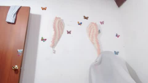 ints marianaroldan945 online show from March 5, 2025, 4:02 pm