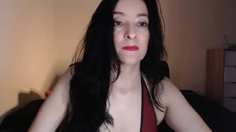 Snapshot of angiesquirt chatting on October 1, 2025, 2:17 am VALENTINA online show from October 1, 2025, 2:17 am