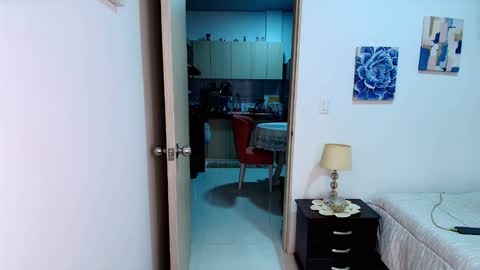 laura  online show from November 20, 2025, 1:28 am