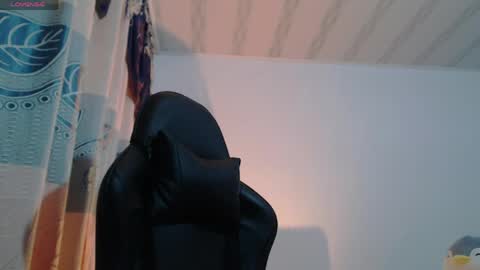 Snapshot of aniie_sweet4u chatting on May 11, 2026, 4:04 pm ANIIE online show from May 11, 2026, 4:04 pm