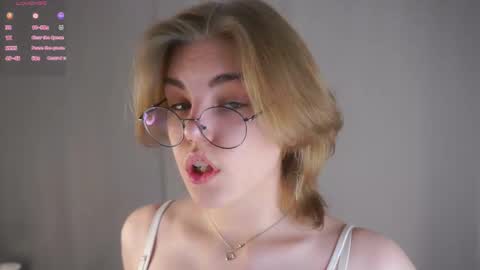 AnishaVivo online show from March 16, 2026, 12:53 pm