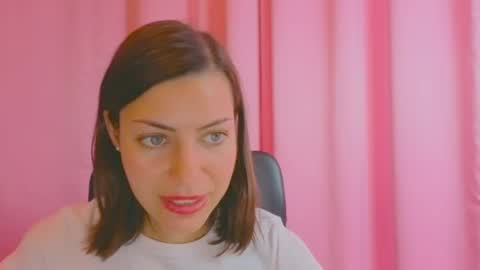 Anni online show from October 7, 2025, 2:14 pm