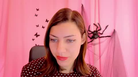 Anni online show from November 18, 2025, 6:51 am