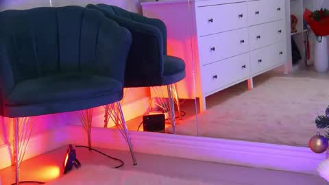 anissia teaser online show from December 18, 2025, 5:46 am