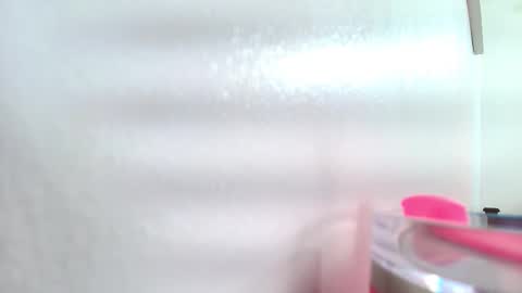 ana independent model online show from November 30, 2025, 12:42 pm