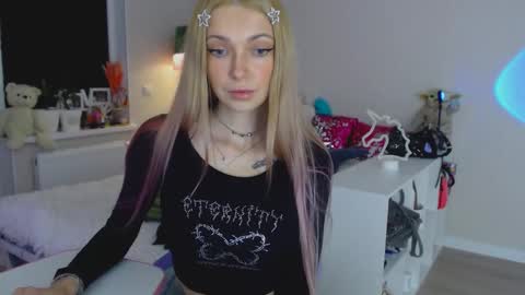 Snapshot of anita_moon_ chatting on October 28, 2025, 5:37 pm anita_moon_ online show from October 28, 2025, 5:37 pm