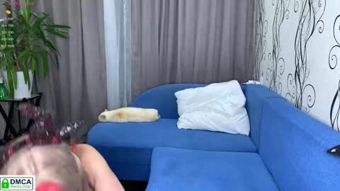 anjalin_sososok online show from October 31, 2025, 9:38 pm