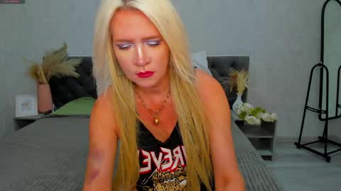 Luna Lady online show from June 8, 2026, 9:31 am