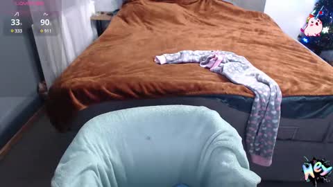 Snapshot of anna_ana chatting on December 16, 2024, 10:29 am Anadirectgirl online show from December 16, 2024, 10:29 am