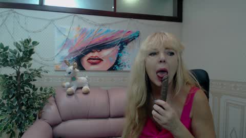Snapshot of anna_ditrih chatting on January 9, 2025, 1:13 pm Anna Ditrih online show from January 9, 2025, 1:13 pm